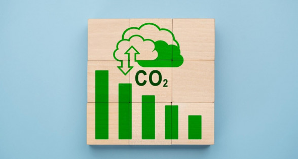 INOVATĪVA POLIMĒRU EMULSIJU IZSTRĀDE LAKU UN KRĀSU RAŽOŠANAI AR SAMAZINĀTU CO2 EMISIJU